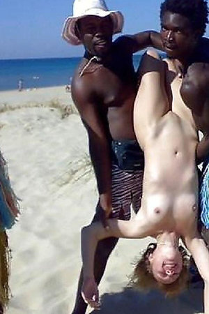 Naked girls, hidden camera on the beach