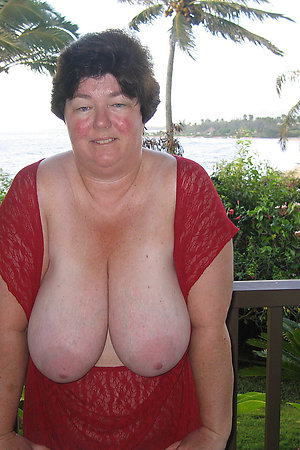 Country grannies love to expose their naked bodies