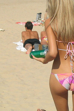 A teen girl doing it at the Negril in this pics