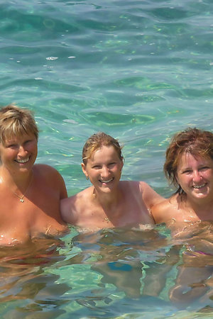 Nudist mature women together with young girls